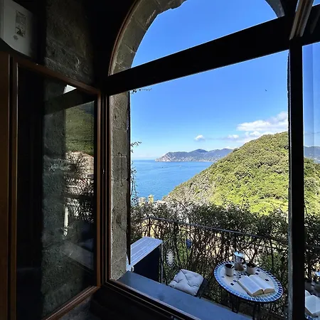 Pietra Azzurra, Newly Renovated Corniglia