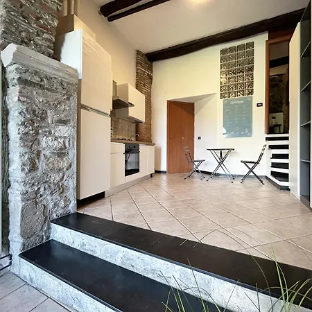 Pietra Azzurra, Newly Renovated Apartment Corniglia