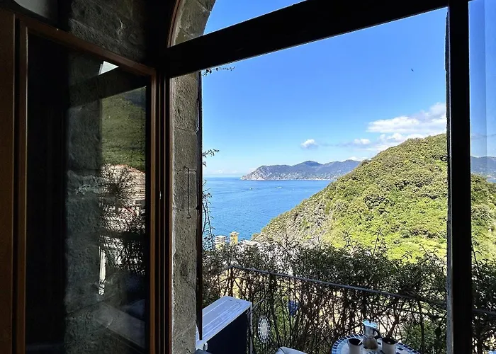 Pietra Azzurra, Newly Renovated 코르니글리오