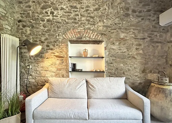 Pietra Azzurra, Newly Renovated 코르니글리오