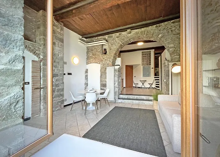 Pietra Azzurra, Newly Renovated 코르니글리오